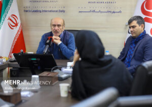 تفکری در حال کوبیدن تلویزیون است؛ مشکل امروز ما نه حجاب است نه رقص!