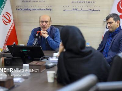 تفکری در حال کوبیدن تلویزیون است؛ مشکل امروز ما نه حجاب است نه رقص!