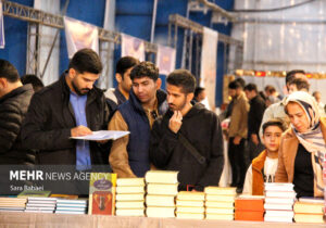 اسحاقی: بازدیدکنندگان نمایشگاه کتاب استان کرمان ۳۰ درصد تخفیف می گیرند