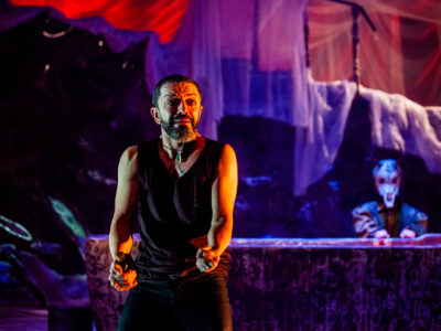 ترکیب بدن‌ها و نقاشی در «شاخ بی‌سر»؛ تئاتر ابزار سرگرمی صرف نیست