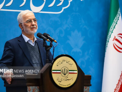 مومنی: استانداران محور اصلی اجرای برنامه‌های اقتصادی و عمرانی دارند
