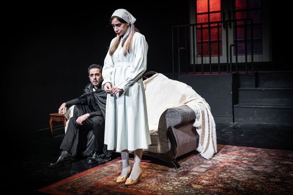 ماجرای جادوگری که در باغ دوک پرسه می‌زند؛ درآمیختن طنز با ژانر معمایی!