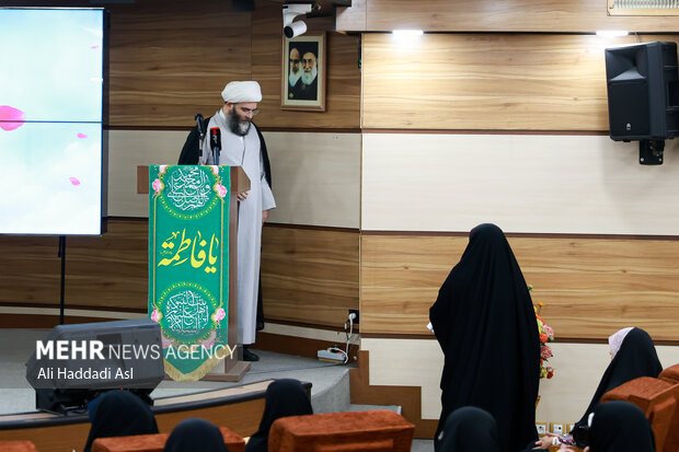 نشست رئیس سازمان تبلیغات اسلامی با بانوان همکار