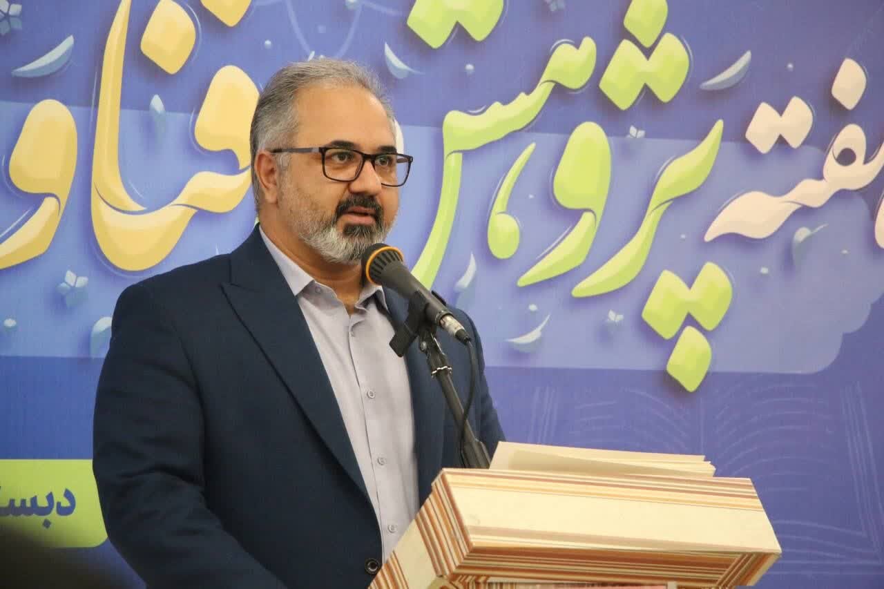 عبدالله زاده: نهادینه شدن فرهنگ پژوهش از مدرسه؛ معلمان نقش حساسی دارند عبدالله زاده: نهادینه شدن فرهنگ پژوهش از مدرسه؛ معلمان نقش حساسی دارند