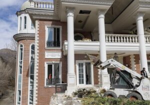 چرا تخریب قسمت غیرمجاز ابر ویلای شخص ذینفوذ زمانبر شد؟!