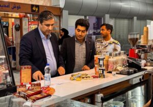 دکه های متخلف در اسکله شهید ذاکری قشم پلمب شدند