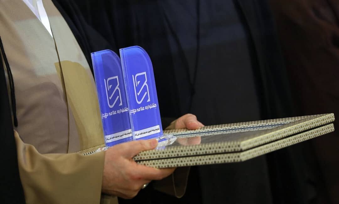 طلبه بشاگردی بر سکوی سوم جشنواره ملی علامه حلی (ره) ایستاد طلبه بشاگردی بر سکوی سوم جشنواره ملی علامه حلی (ره) ایستاد