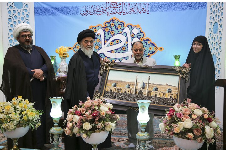 همسر زندانی ایرانی در عراق از سوی تولیت مسجد جمکران تجلیل شد