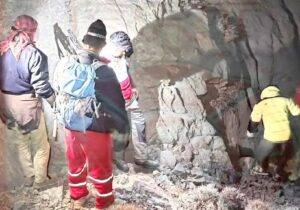 عشقی: نجات دو فرد گرفتار در ارتفاعات پیر نارکی مهریز پس از ۲۶ ساعت