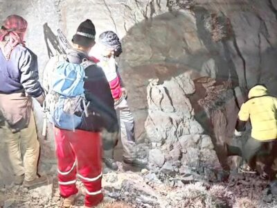 عشقی: نجات دو فرد گرفتار در ارتفاعات پیر نارکی مهریز پس از ۲۶ ساعت