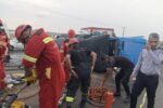نجات سرنشین محبوس در حادثه واژگونی خودرو در بلوار راهآهن بندرعباس