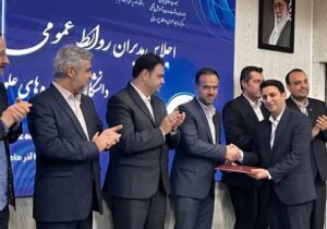 ۲ لوح تقدیر به روابط عمومی دانشگاه علوم پزشکی شیراز اهدا شد