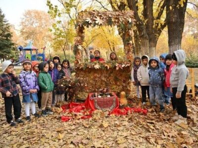 اجرای گذر پاییزی در بوستانهای بزرگ منطقه یک با فرش برگها