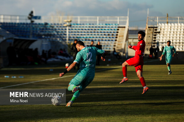 لیگ برتر فوتبال - تراکتور و پیکان