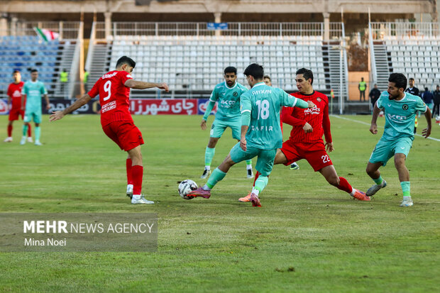 لیگ برتر فوتبال - تراکتور و پیکان