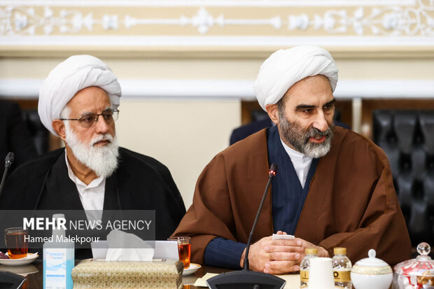 دیدار رئیس و اعضای هیئت علمی مرکز تحقیقات اسلامی مجلس با محمدباقر قالیباف