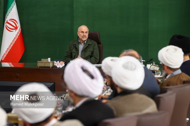 دیدار رئیس و اعضای هیئت علمی مرکز تحقیقات اسلامی مجلس با محمدباقر قالیباف