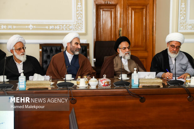 دیدار رئیس و اعضای هیئت علمی مرکز تحقیقات اسلامی مجلس با محمدباقر قالیباف