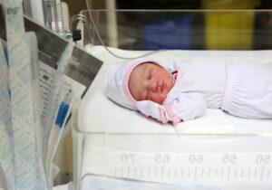 ۳۰۰ زایمان در بیمارستان امام هادی(ع) شهرستان دیّر ثبت شد