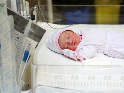 ۳۰۰ زایمان در بیمارستان امام هادی(ع) شهرستان دیّر ثبت شد