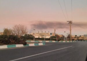 پاک سرشت: حریق انبار پالت چوب در یزد مهار شد