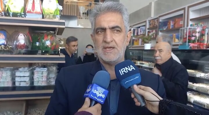 گشت و بازرسی فرماندار گرمسار از واحدهای صنفی مرتبط با شب یلدا