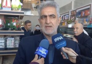 گشت و بازرسی فرماندار گرمسار از واحدهای صنفی مرتبط با شب یلدا