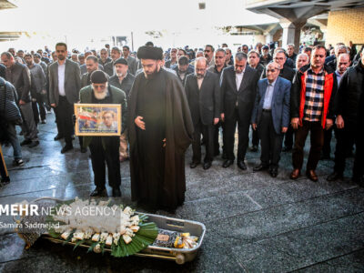 بدرقه آرام کامران فانی به آرامگاه ابدیش