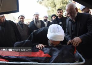 تشییع پیکر آیت الله شاهچراغی در سمنان؛ تدفین فردا در زادگاه