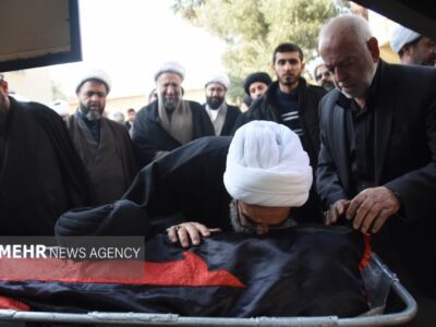 تشییع پیکر آیت الله شاهچراغی در سمنان؛ تدفین فردا در زادگاه