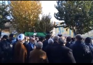 مراسم تشییع پیکر آیتالله شاهچراغی بر دستان مردم قدرشناس سمنان