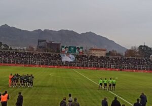 ورود بازیکنان به زمین و آغاز بازی خیبر – استقلال