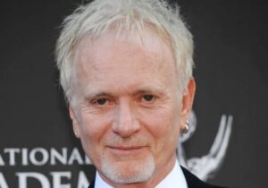 آنتونی گری بازیگر برنده ۸ جایزه امی از دنیا رفت