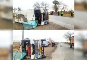 آخرین وضعیت واژگونی مینی بوس در نیشابور؛۱۴ نفر مصدوم شدند