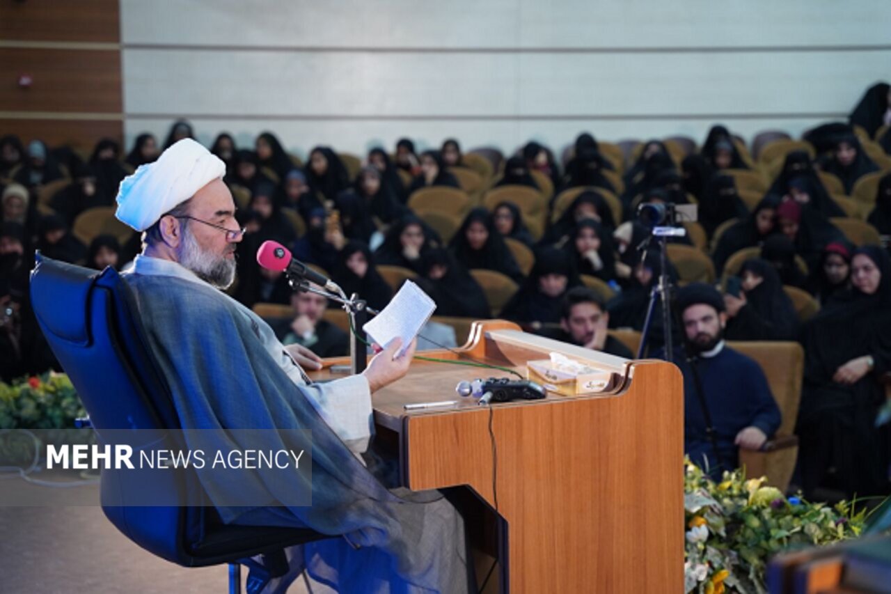 حوزه و دانشگاه مانند دو بال پرواز برای پیشرفت علمی و تمدنی کشور هستند حوزه و دانشگاه مانند دو بال پرواز برای پیشرفت علمی و تمدنی کشور هستند