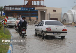 تلاش نیروهای پلیس راهور کیش برای تسهیل عبور و مرور
