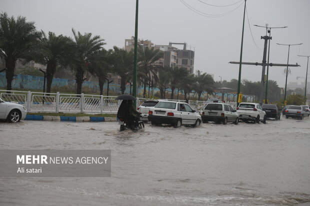 ورود سیل به نانوایی جاسک
