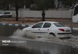 آبگرفتگی خیابان های انزلی بر اثر بارش باران