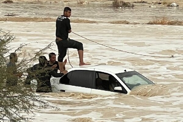 سیلاب هرمزگان را درنوردید؛ زیرساختها در محاصره آب
