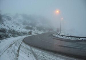 بارش برف در مناطق مختلف استان ایلام؛کندی تردد در تونل آزادی