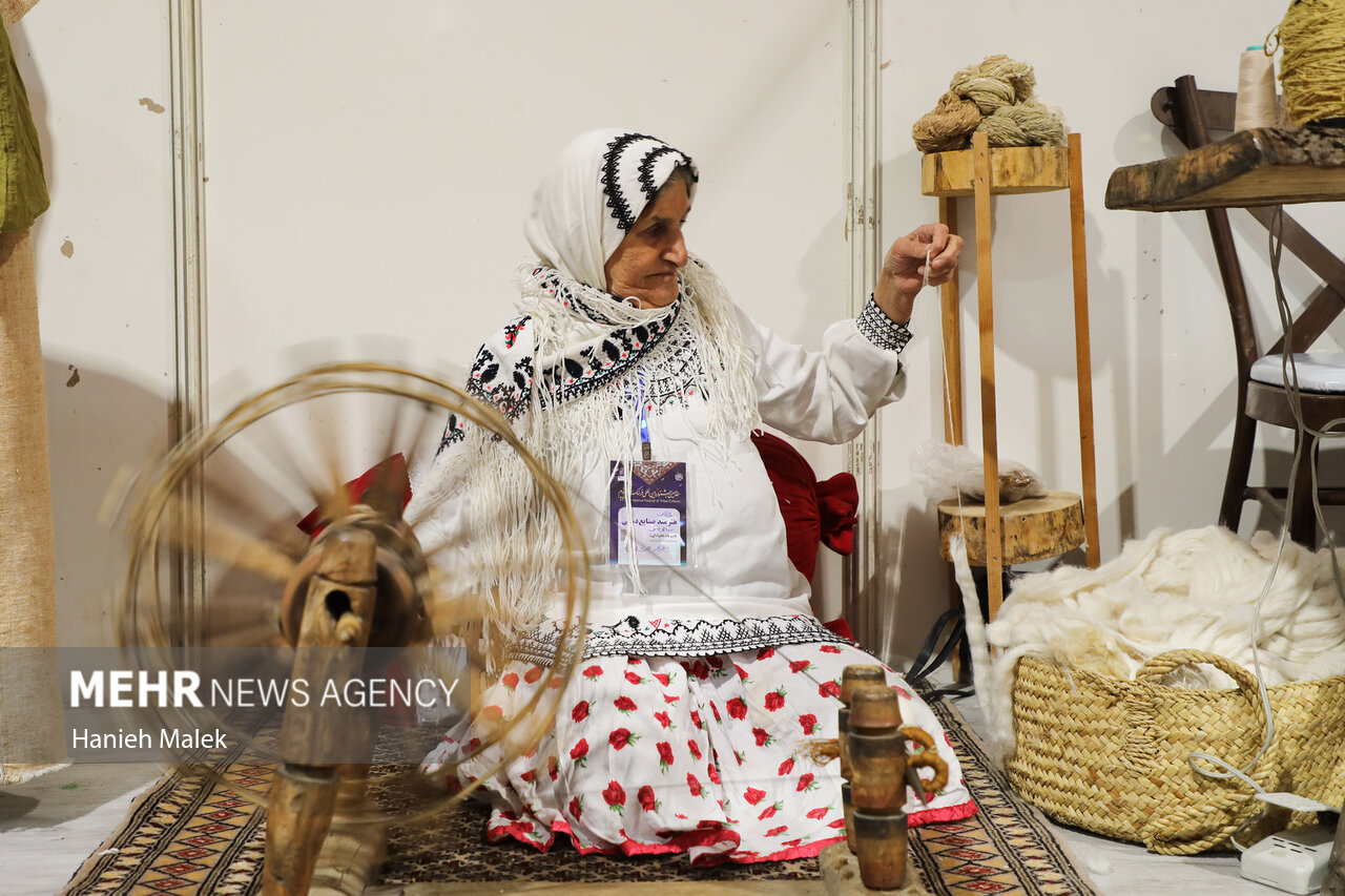 «محفل دانایی»؛ روایت هویت زن ایرانی در میان ۱۶۴ غرفه جشنواره اقوام