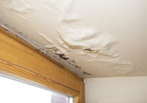 نشت آب به داخل یک واحد مسکونی در کیش