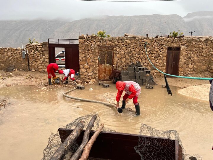 هلال‌احمر فارس به ۱۴۵۰ نفر در بارش‌های اخیر امدادرسانی کرد