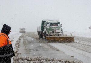 امدادرسانی به ۱۸۱ خودرو گرفتار برف در چهارمحال و بختیاری
