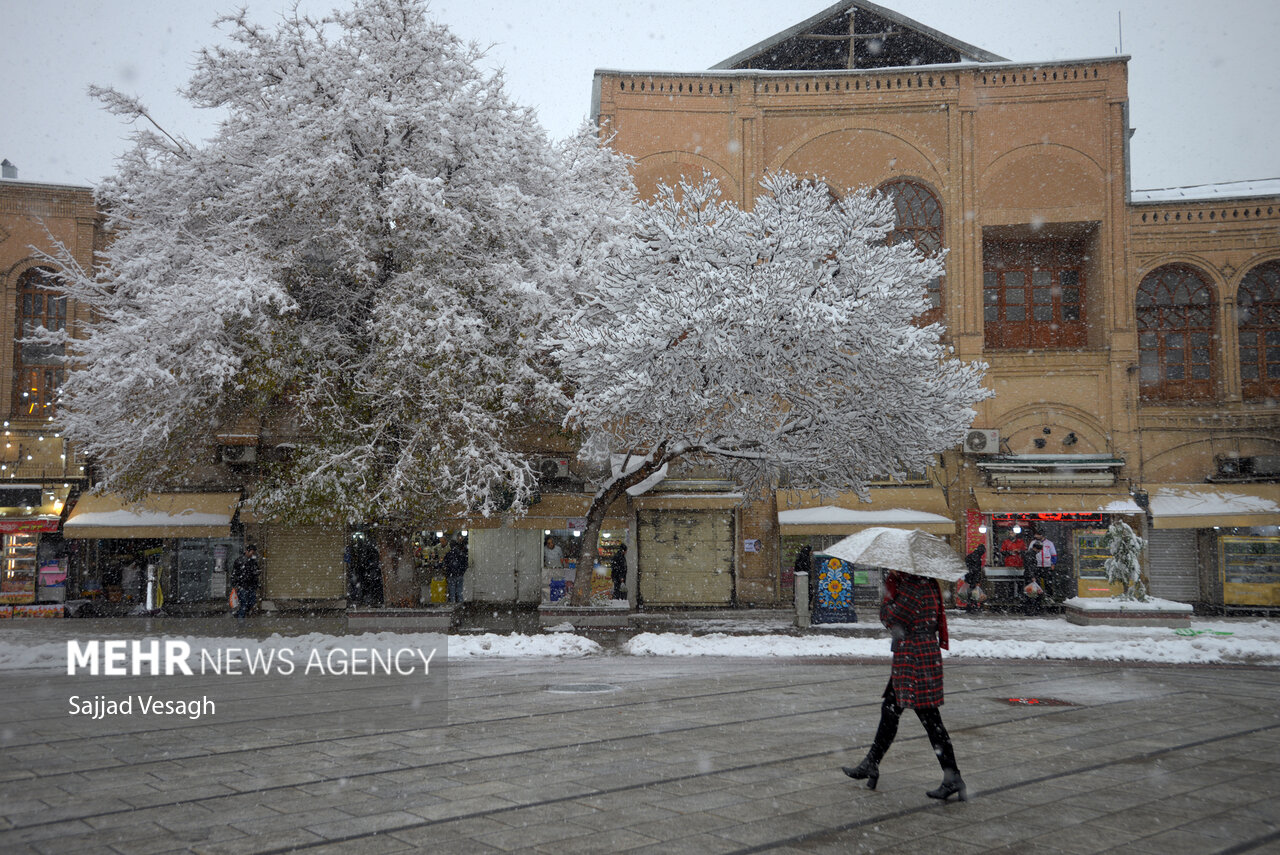 منظره زیبای برفی آرامگاه بوعلی سینا همدان