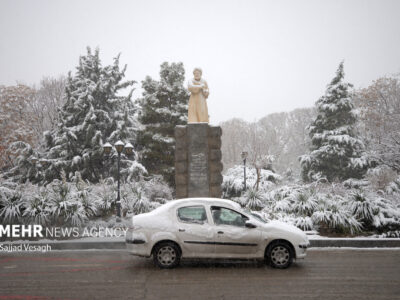 کاهش دید در گردنه گدوک فیروزکوه بر اثر برف و کولاک