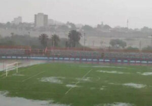 ورزشگاه خلیج فارس بندرعباس محل برگزاری بازی استقلال زیر آب رفت