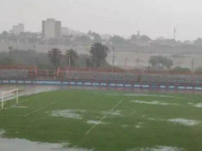 ورزشگاه خلیج فارس بندرعباس محل برگزاری بازی استقلال زیر آب رفت
