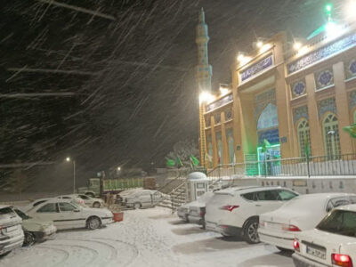 اسکان ۱۲۰ مسافر گرفتار برف در بقعه امام زاده سید محمد علوی مشهد