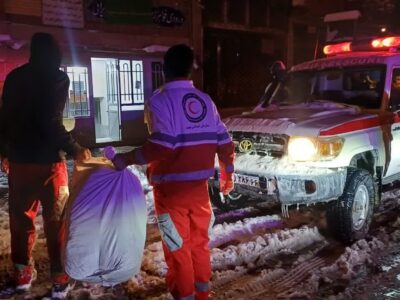 امدادرسانی هلالاحمر فریمان به گرفتارشدگان در برف و کولاک